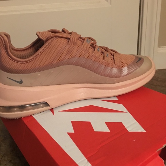 women's Nike Air Max Axis Trainers 8.5 - Picture 4 of 4